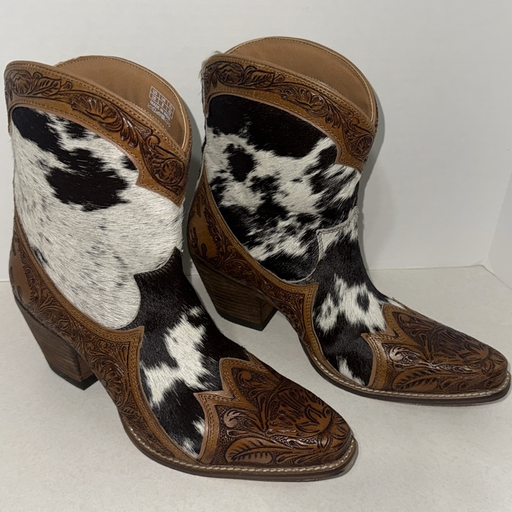 Myra Sandy Mae Hair-On Hide & Hand-Tooled
Leather Ankle Cowboy Boots Size 10 - Picture 7 of 12